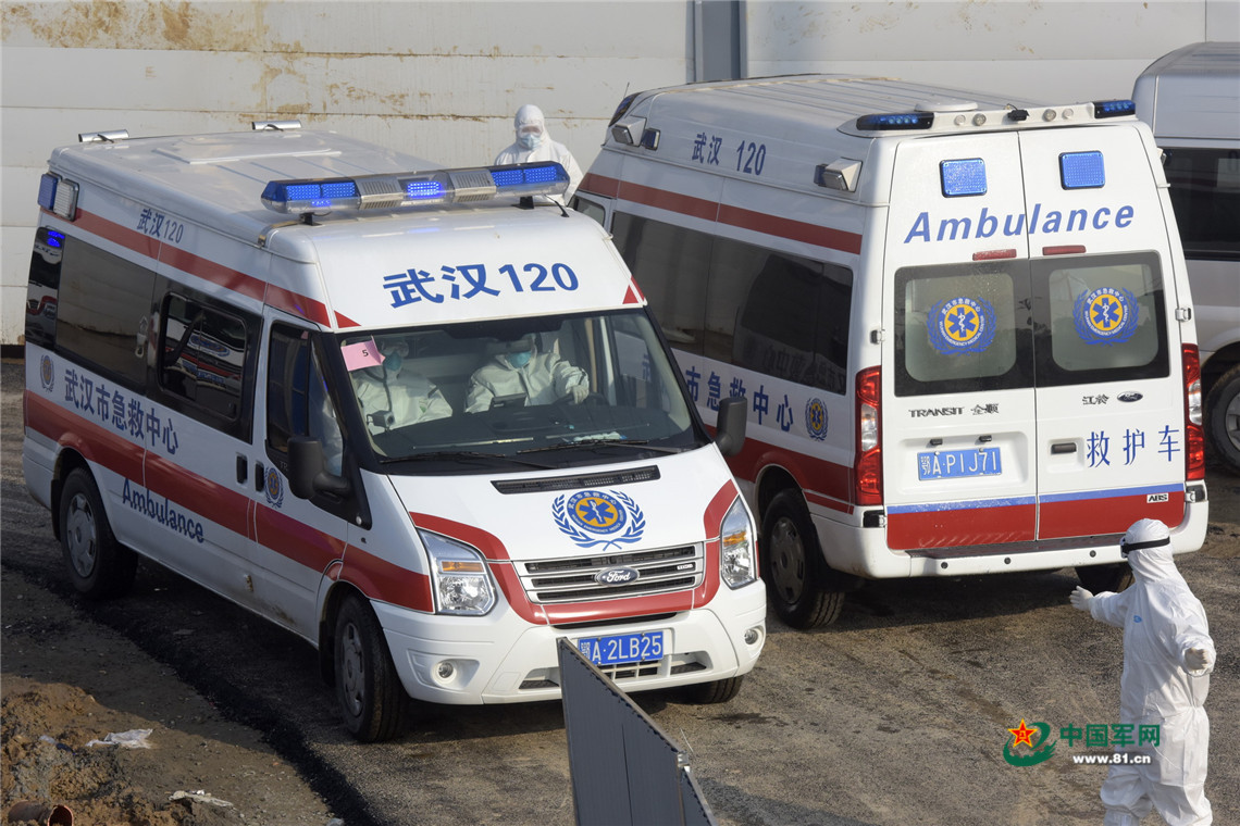 现场高清丨武汉火神山医院接收首批患者 每病房2张床